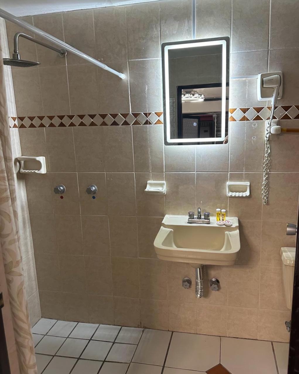 Hotel Zapotlan Ciudad Guzman Eksteriør bilde