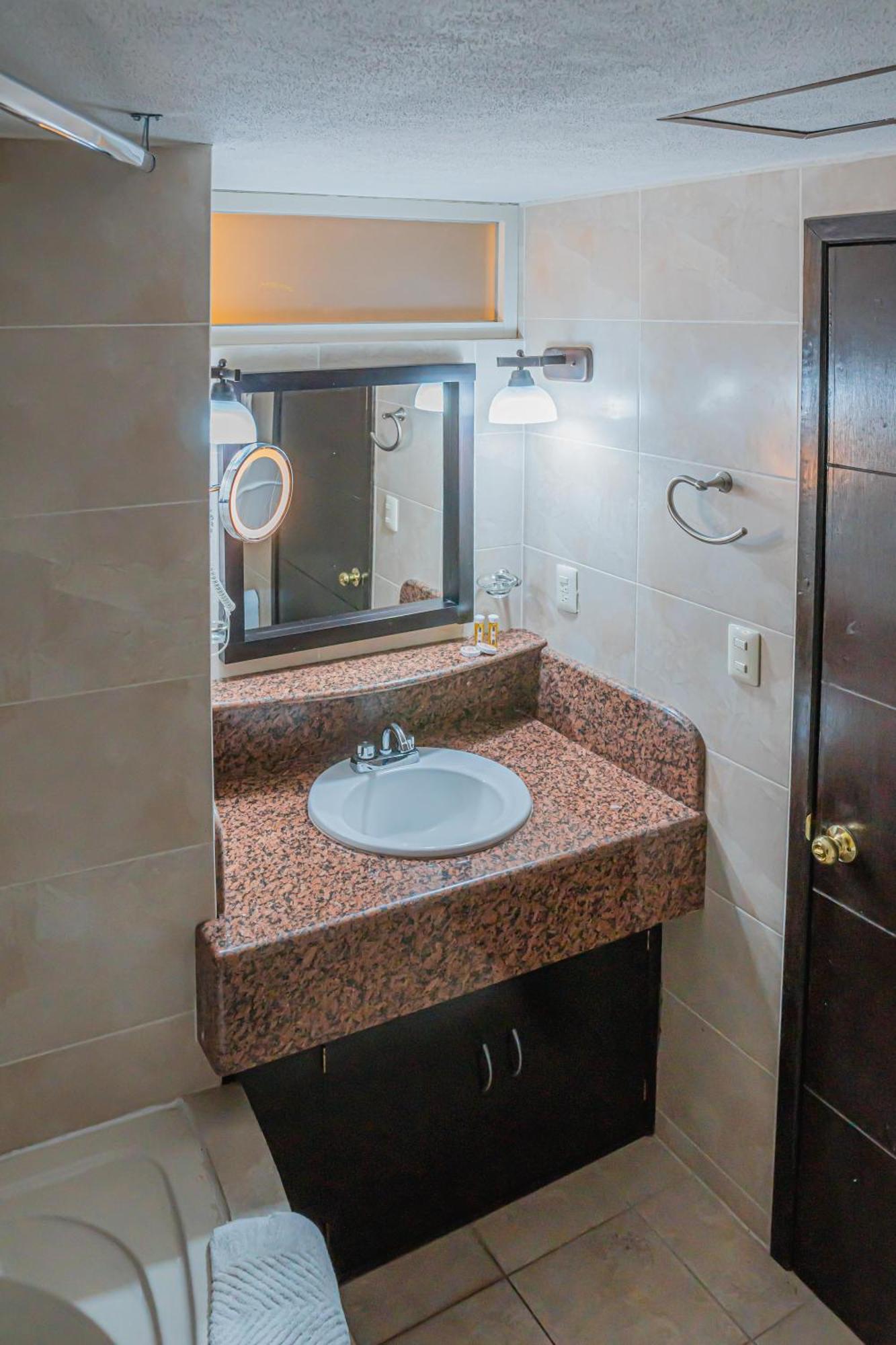 Hotel Zapotlan Ciudad Guzman Eksteriør bilde