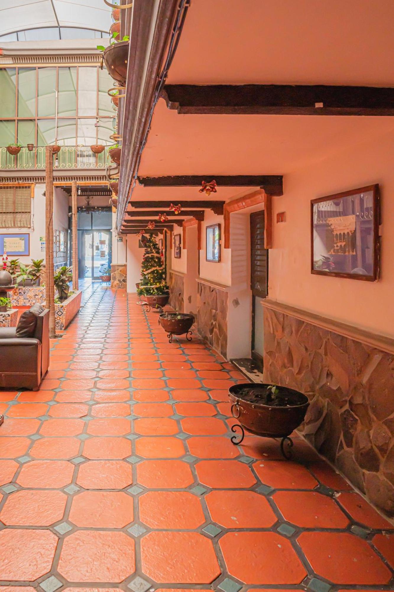 Hotel Zapotlan Ciudad Guzman Eksteriør bilde